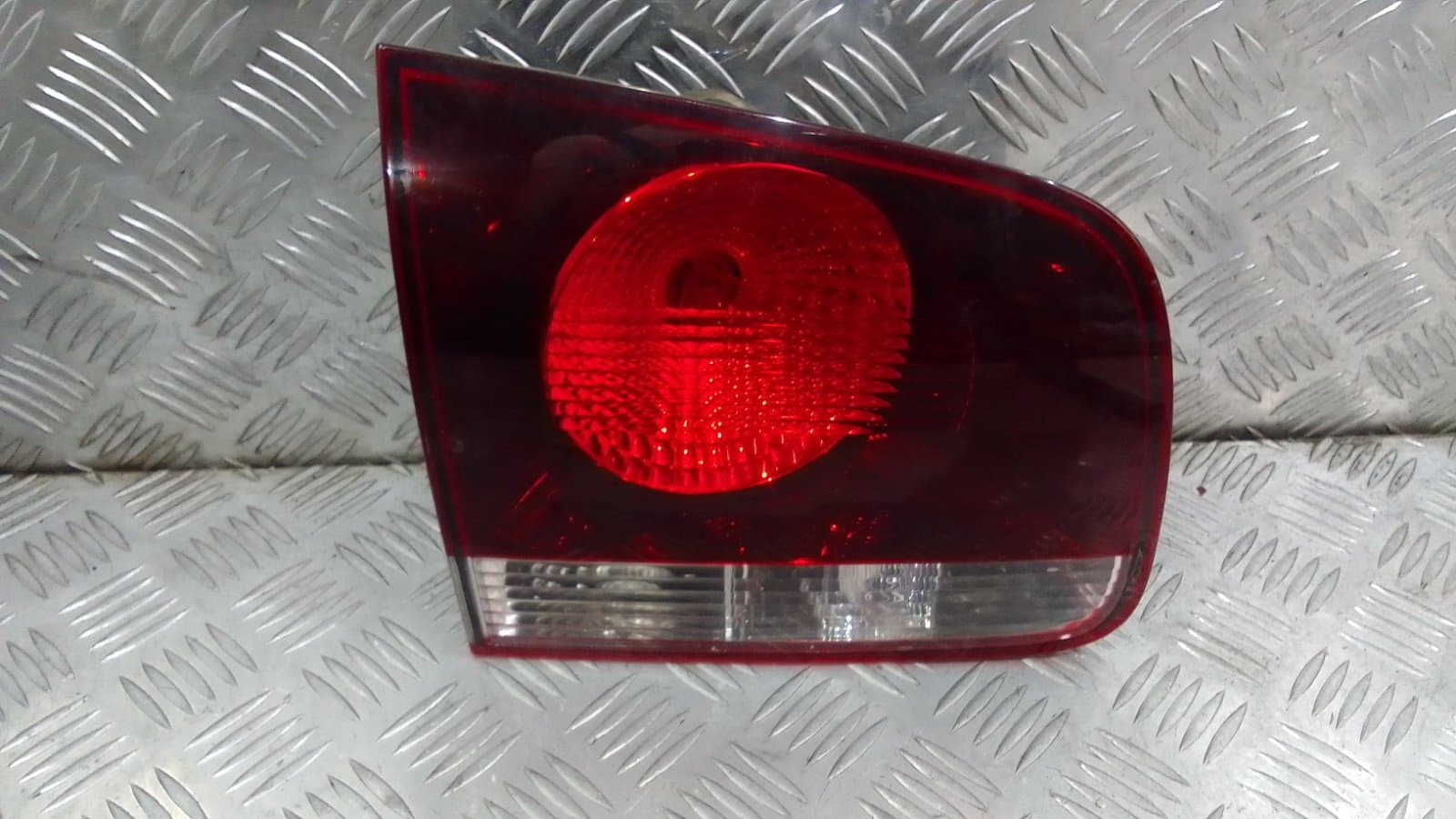 Ляв стоп VW Touareg 2005г.(вътрешен) Volkswagen Touareg (2002-2010)