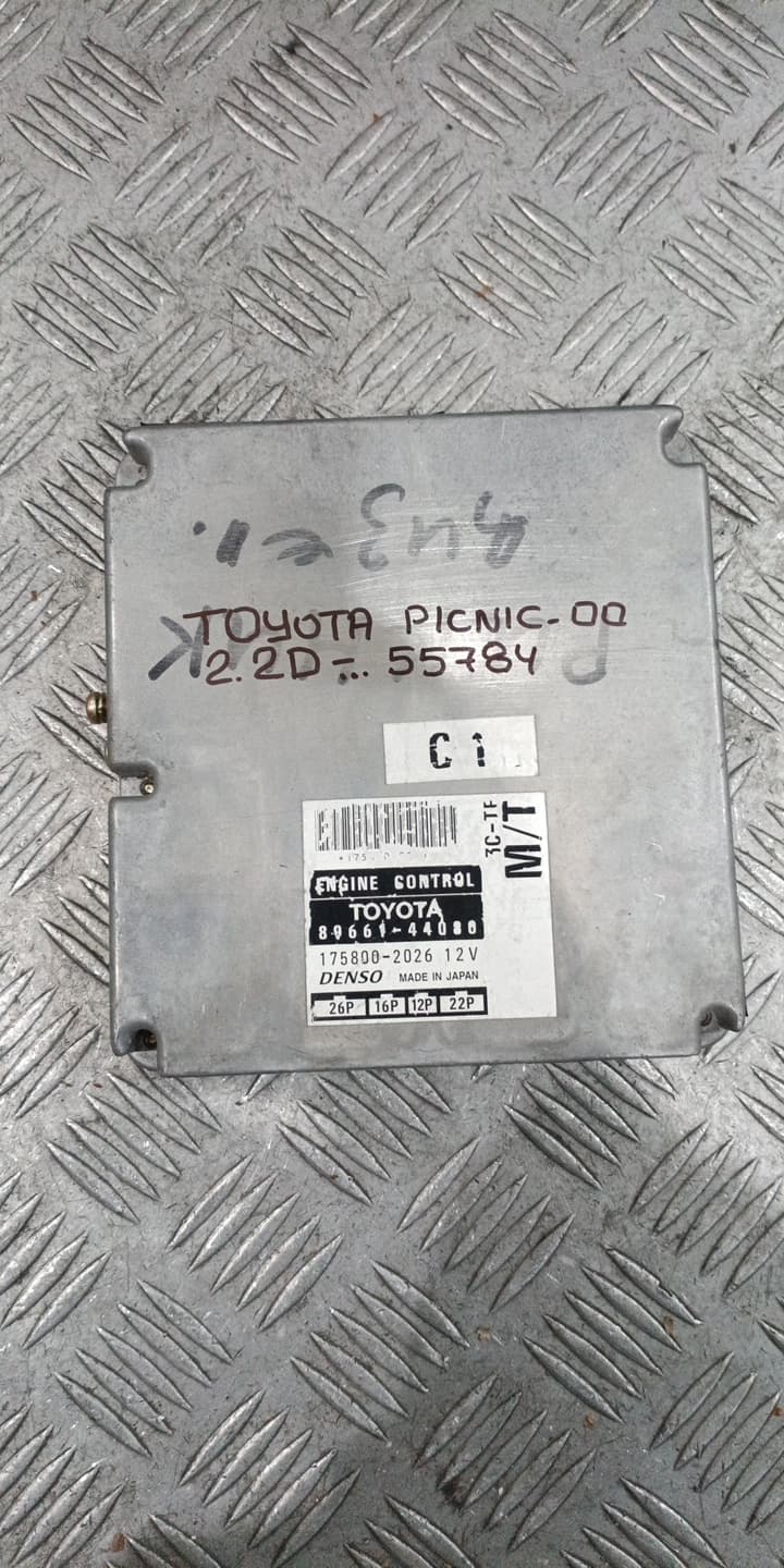 Компютър Toyota Picnic 2.2D 2000г. 89661-44080 175800-2026 EB Picnic (1995-2001)