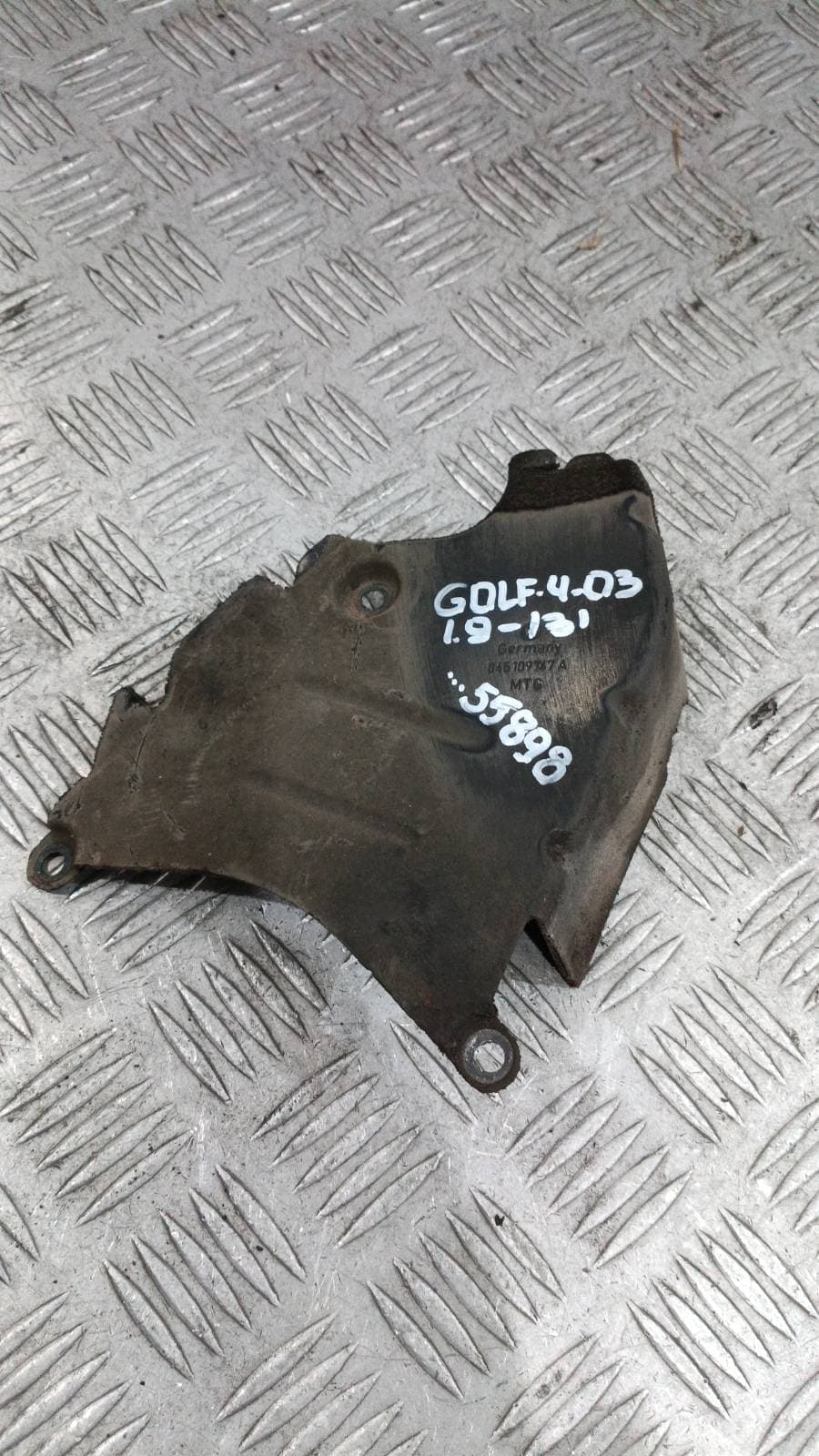 Ангренажен капак VW Golf 4 1.9TDI 131hp 2003г. Volkswagen Golf IV (1998-2004)