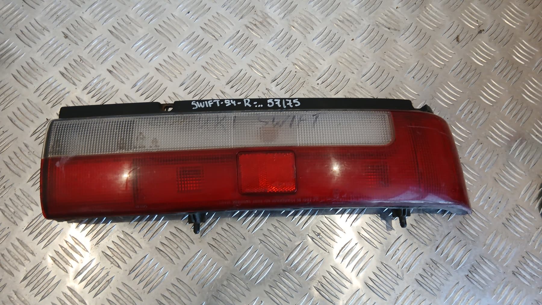 Десен стоп Suzuki Swift 1994г. Swift (1989-1995)