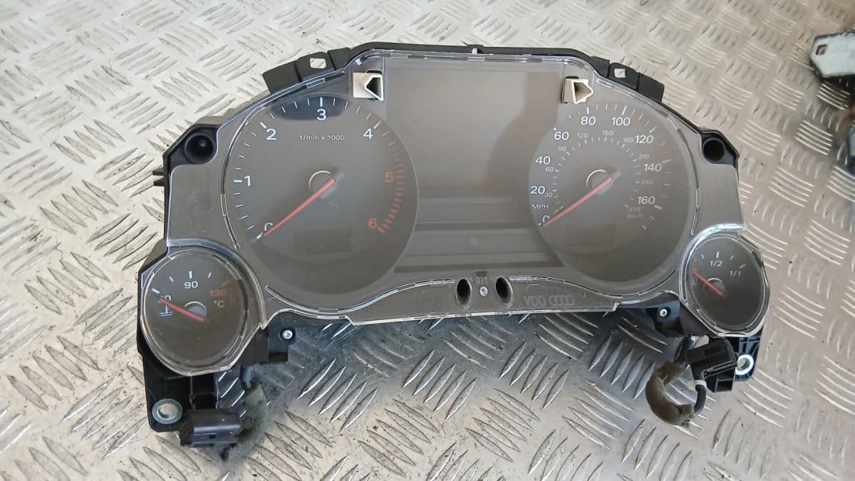 Километраж Audi A8 D3 2006 UK 4E0920951B A8 (D3) (2002-2009)