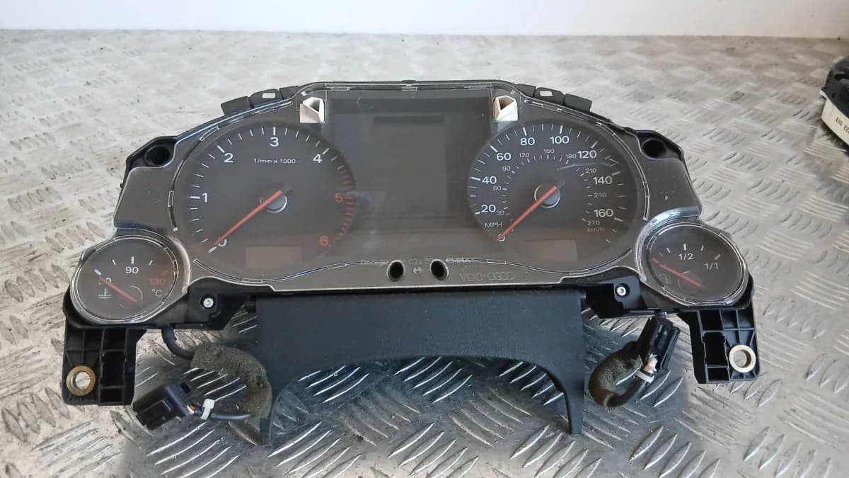 Километраж Audi A8 2005г. UK 4E0920950P 4E0910950P A8 (D3) (2002-2009)
