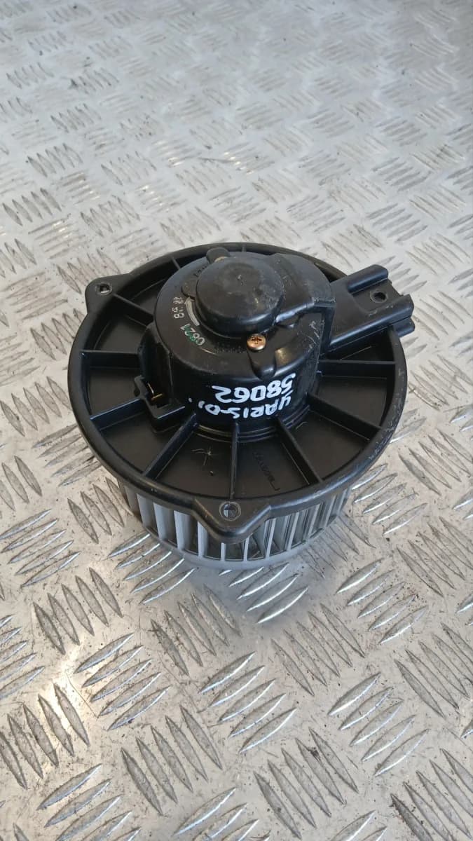 Вентилатор парно Toyota Yaris 2001 194000-0821 Yaris (1999-2005)
