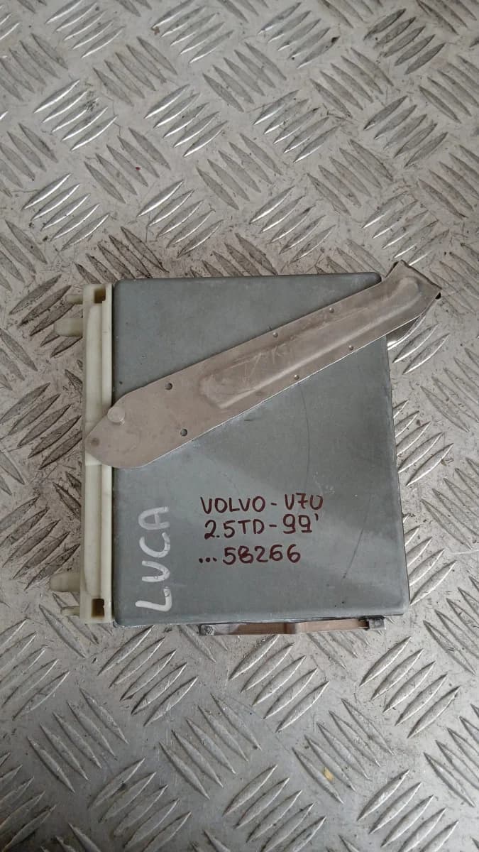 Компютър Volvo V70 2.5 TD 1999 0281001802 P09183993 S70/V70 (1997-2000)
