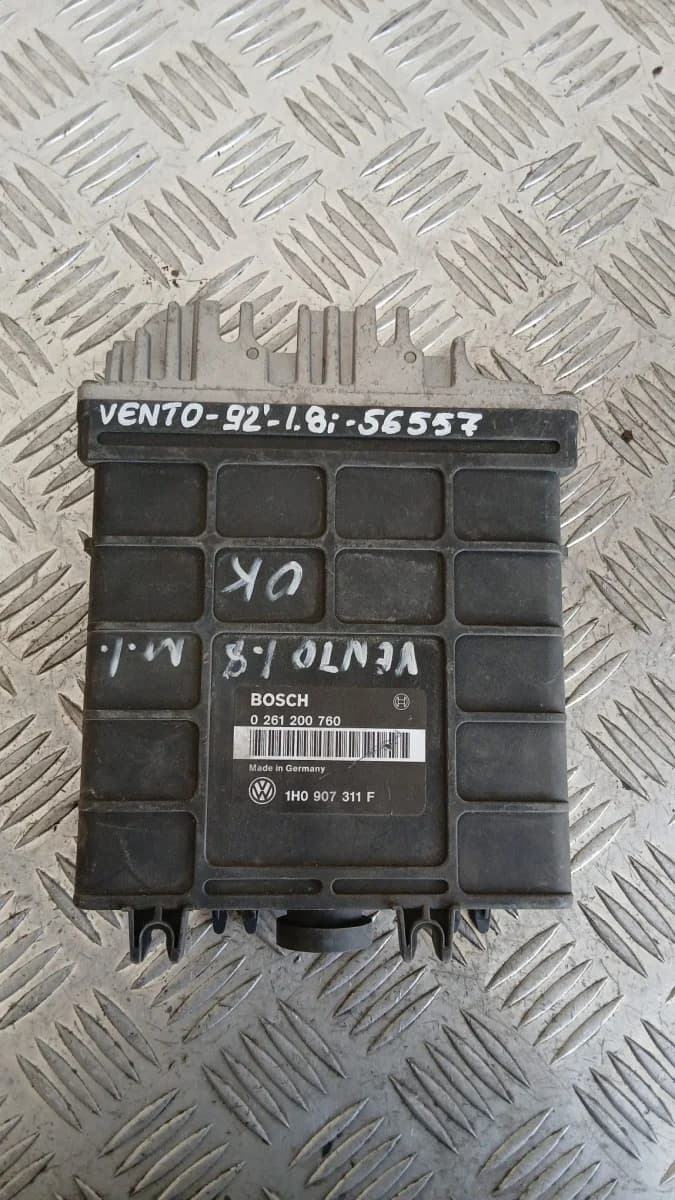 Компютър VW Vento 1.8 1992 1H0907311F 0261200760 Volkswagen Vento (1991-1998)