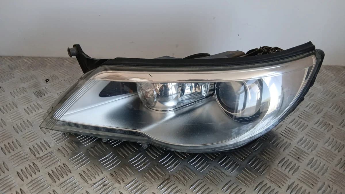 Ляв фар VW Tiguan 2010 (адаптивен-завиващ) Volkswagen Tiguan (2007- )