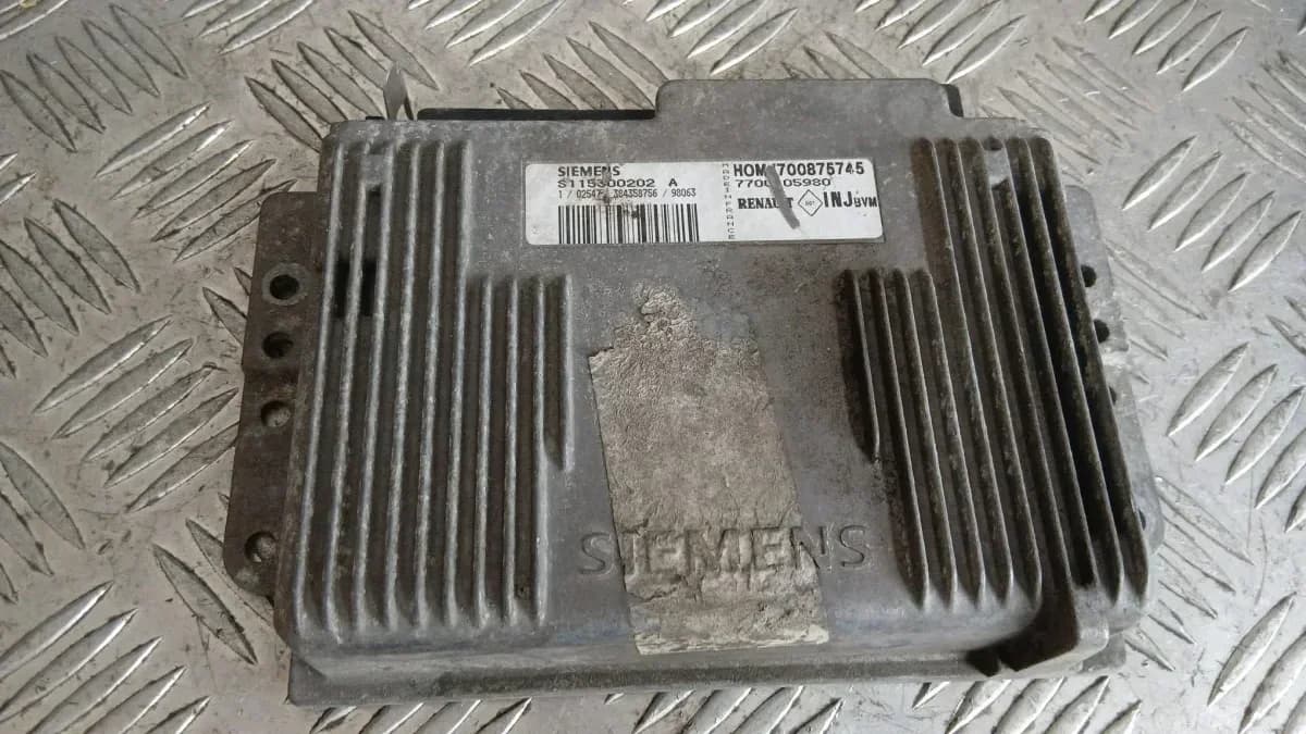 Компютър Renault Megane Scenic 1.6i 1998 S115300202A Safrane (1992-2000)