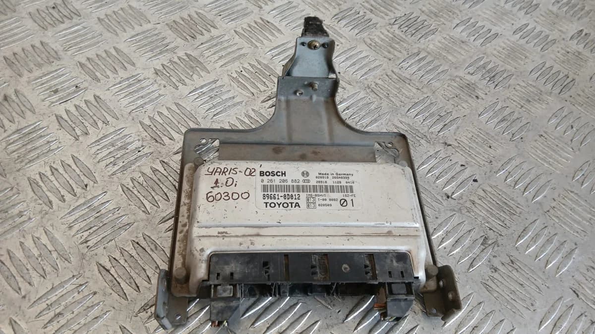 Компютър Toyota Yaris 1.0i 2002 0261206882 89661-0D012 Yaris (1999-2005)