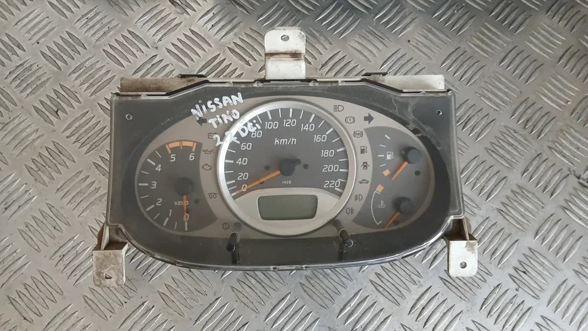 Километраж Nissan Almera Tino 2.2 DCI 2002 Almera Tino (2000-2006)