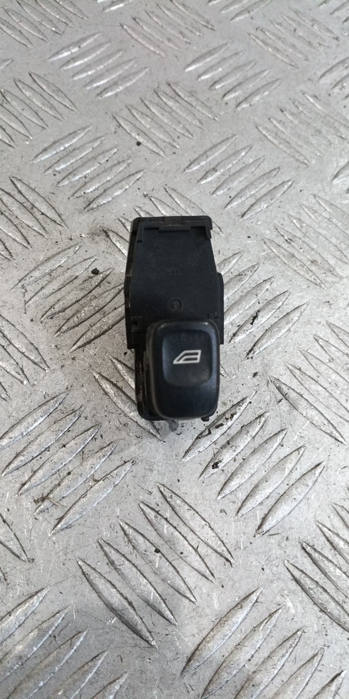 Бутон Volvo V70 2002г. 8685288 EB S70/V70 (2000-2007)