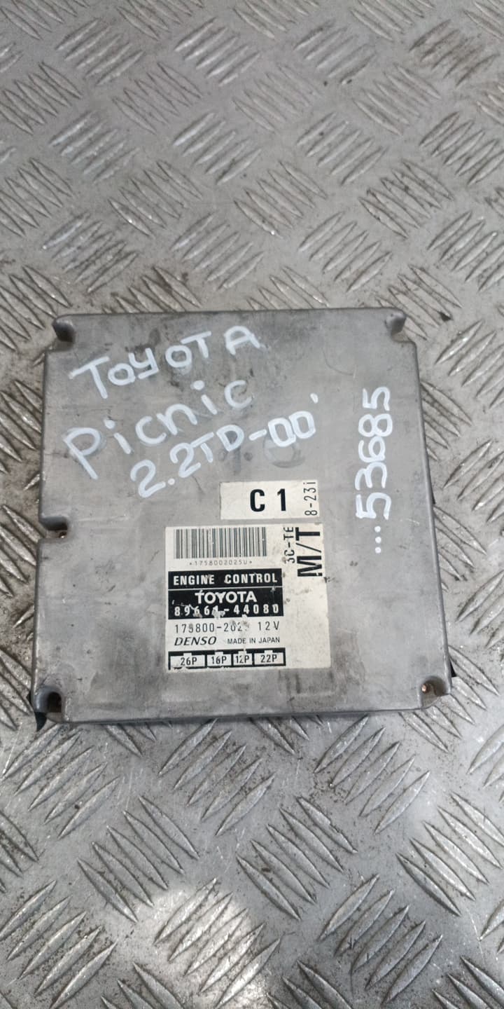 Компютър Toyota Picnic 2.2TD 2000г. 89661-44080 EB Picnic (1995-2001)