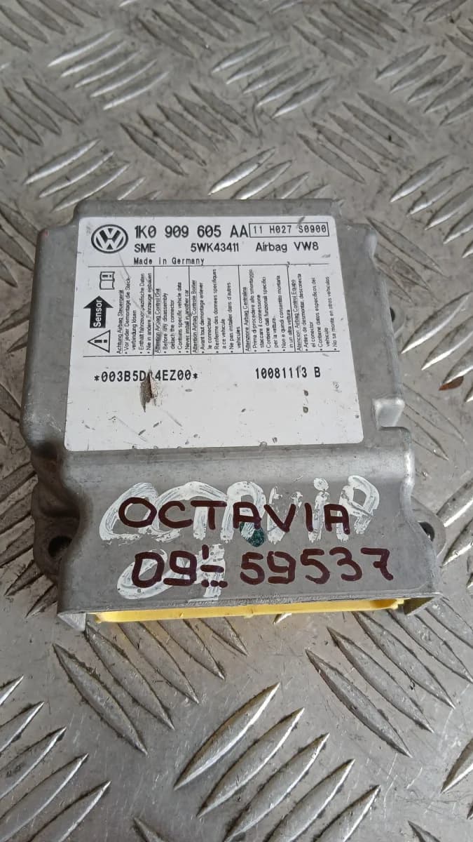 Airbag модул Skoda Octavia 2009 1K0909605AA 5WK43411