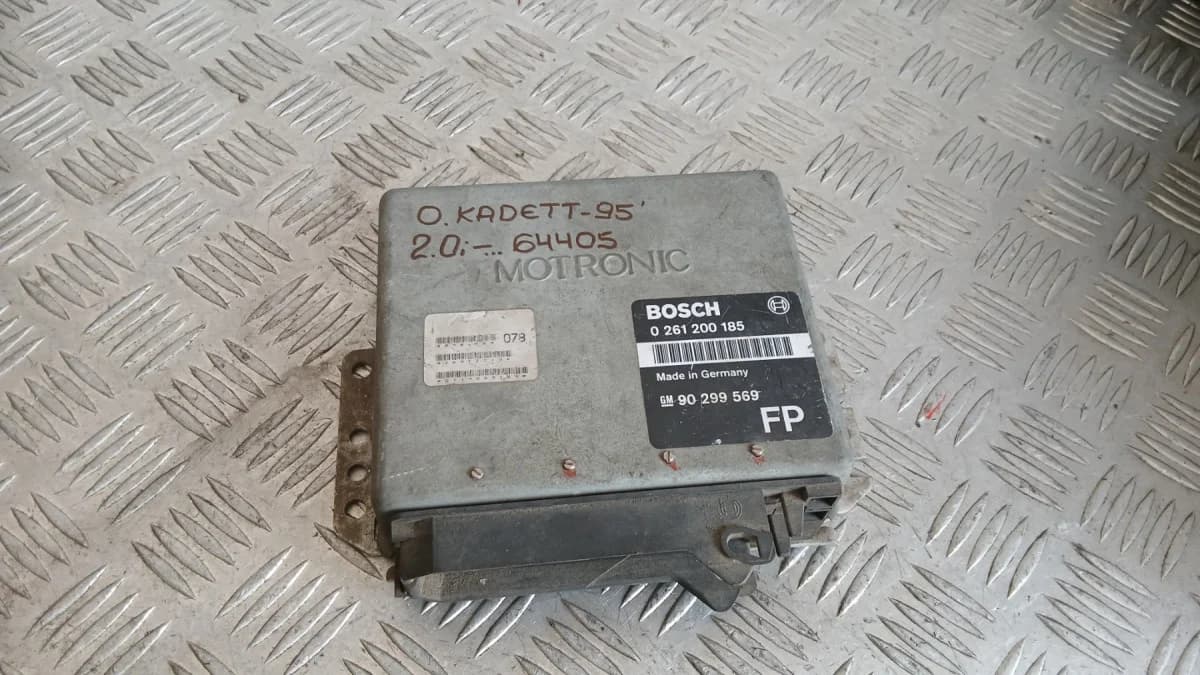 Компютър Opel Kadett 2.0i 1995 90299569 0261200185 Kadett (1984-1994)