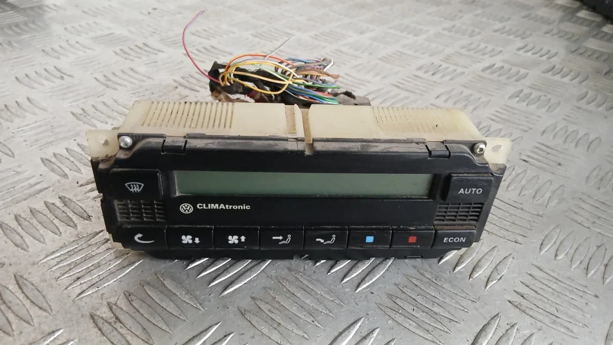 Панел климатроник VW Passat 1998 3B1907044B 5HB007617 Volkswagen Passat (B5; B5.5) (1996-2005)