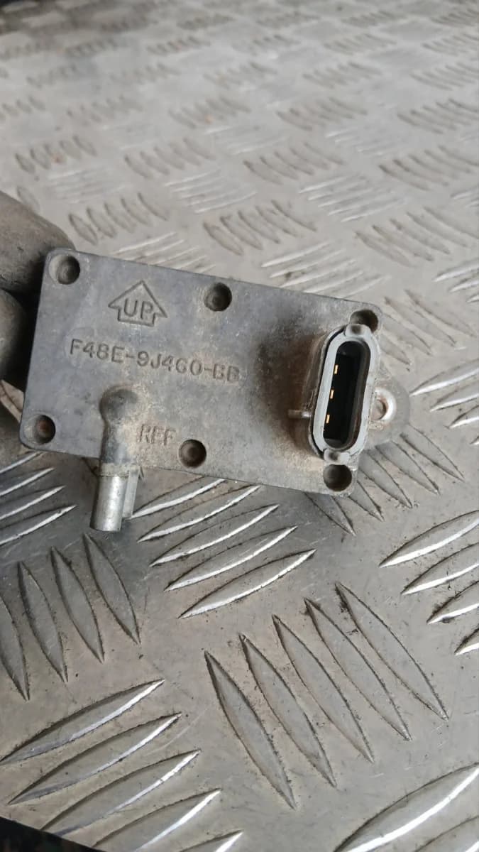 Вакуум клапан Ford Galaxy 2.0i 1999 F48E-9J460-BB Galaxy (1995-2000)