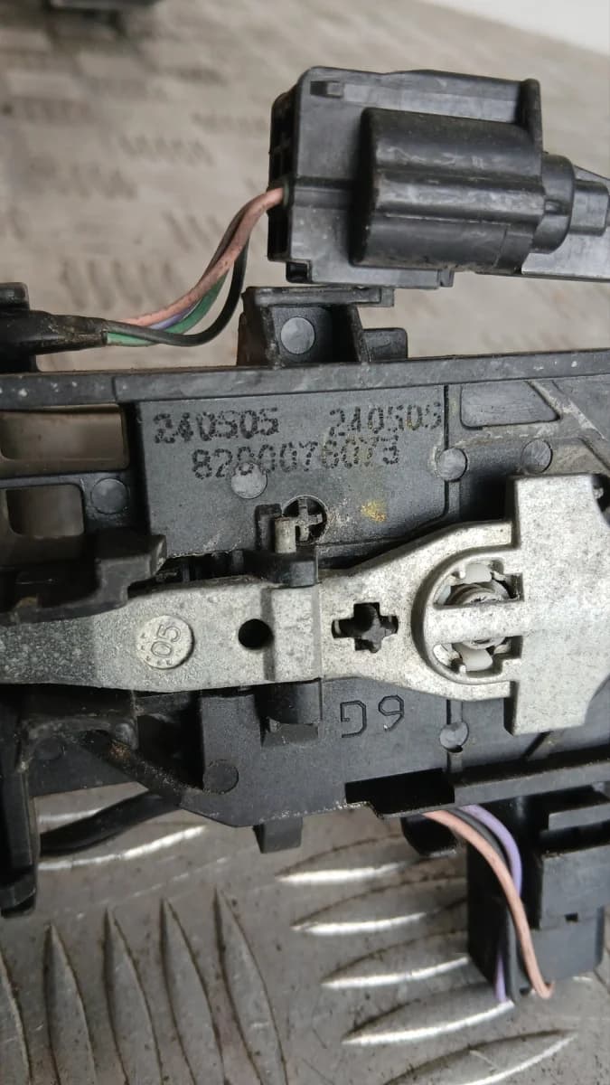 Дръжка врата Renault Megane 2004 (задна лява) 8200076073 Megane II (2002-2009)