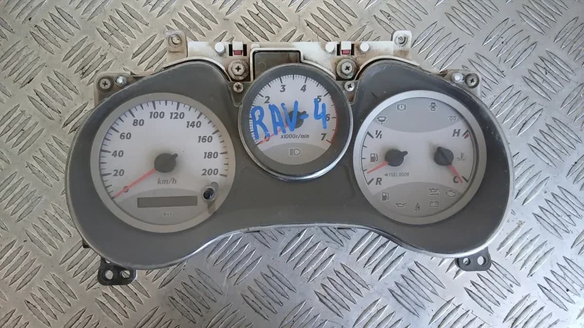 Километраж Toyota RAV4 2004 RAV4 (XA20) (2000-2005)