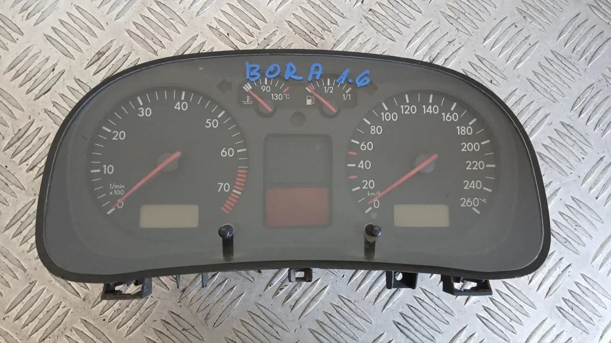 Километраж VW Bora 1999 Volkswagen Bora (1998-2005)