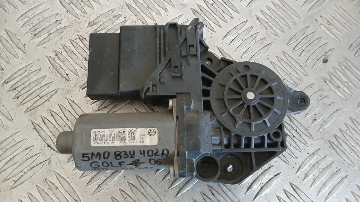 Моторче стъклоповдигач VW Golf Plus 2006 (задно дясно) 5M0839402A Volkswagen Golf Plus (2004-2009)